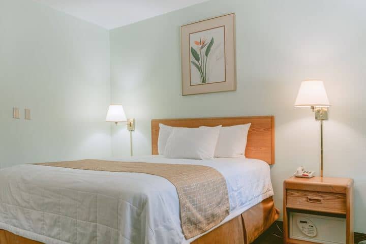 Room 10 of 60