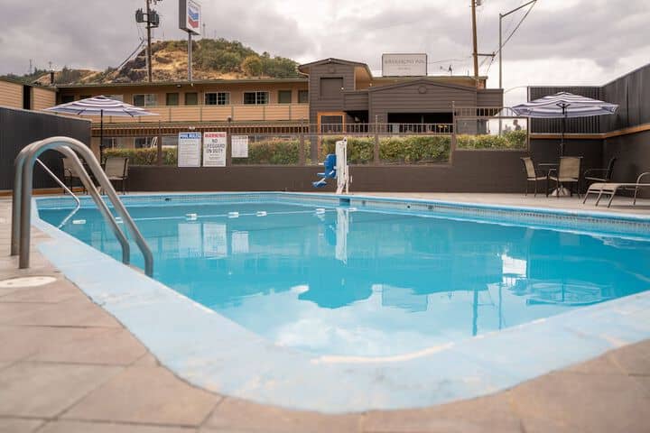 Pool 41 of 60
